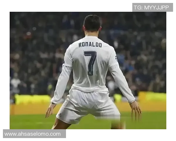 C罗暗示退役年限引发热议 球迷纷纷猜测传奇生涯即将落幕 C罗暗示退役年限引发热议 球迷纷纷猜测传奇生涯即将落幕